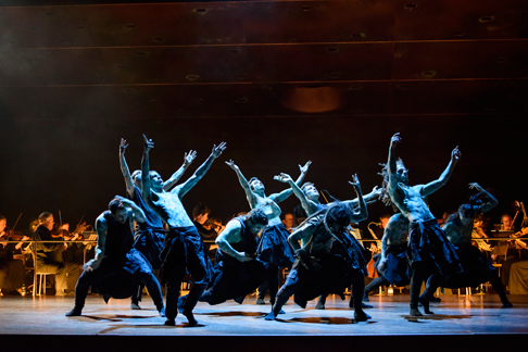 ©BC20150911_ORPHEEetEURYDICE_441-HOFESH-SHECHTER-COMPANY-DANCERS-WITH-ENGLISH-BAROQUE-SOLOISTS-(C)-ROH.-PHOTOGRAPHER-BILL-COOPER.png