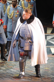 Ben Heppner as Lohengrin [Photo by Robert Millard courtesy of Los Angeles Opera]