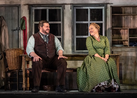 1513 James Rutherford as Peter, Michaela Schuster as Gertrud (C) ROH, 2018. Photographed by Clive Barda.jpg