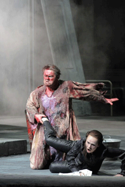 Almas Svilpaas as Hercules and Marie-Helen Joel as Lichas [Photo by Thilo Beu courtesy of Aalto-Musiktheater]