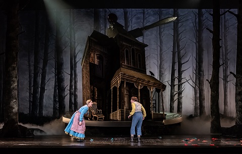 1733 Jennifer Davis as Gretel, Hanna Hipp as Hansel (C) ROH, 2018. Photographed by Clive Barda.jpg