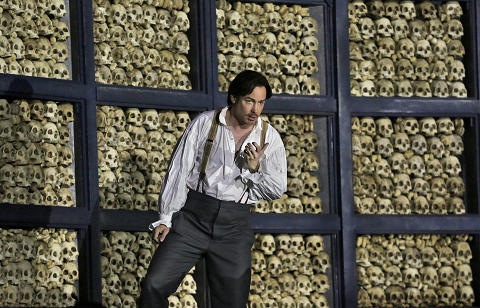 18 Stephen Costello (Roméo) in 'Roméo et Juliette' (c) Ken Howard for Santa Fe Opera, 2016.png