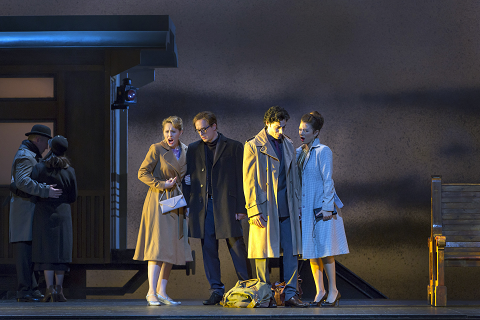 2 ANGELA BROWER AS DORABELLA, DANIEL BEHLE AS FERRANDO, ALESSIO ARDUINI AS GUGLIELMO, CORINNE WINTERS AS FIORDILIGI © ROH. PHOTO STEPHEN CU.png