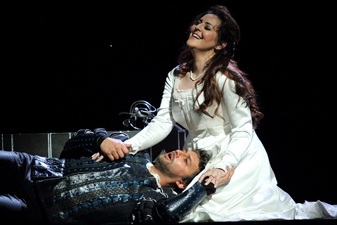 2796ashm_0570 JONAS KAUFMANN AS OTELLO, MARIA AGRESTA AS DESDEMONA (C) ROH. PHOTO BY CATHERINE ASHMORE.jpg