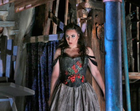 28-Nicole-Piccolomini-(Maddalena)-in-'Rigoletto'-(c)-Ken-Howard-for-Santa-Fe-Opera,-2015.png