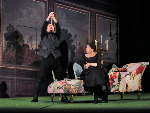 8-Joshua-Hopkins-(Nardo)-and-Laura-Tatulescu-(Serpetta)-in-‘La-Finta-Giardiniera.’-Photo-©-Ken-Howard-for-Santa-Fe-Opera.png