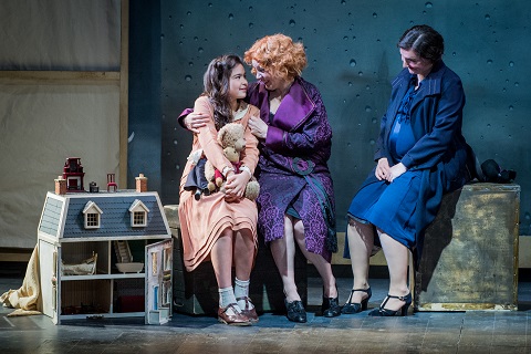 Aida Ippolito as TotÚ, Anne Sophie Duprels as Zaz‡, and Ellie Edmonds as Natalia.jpg