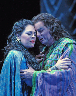 Sondra Radvanovsky as Aida and Marcello Giordani as Radames [Photo: Dan Rest/Lyric Opera of Chicago]