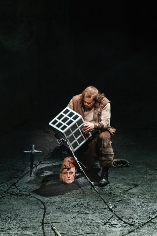 Brindley Sherratt as Fafner , Stefan Vinke as Siegfried (C) Bill Cooper.jpg