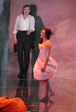 Vesselina Kasarova as Romeo and Ekaterina Siurina as  Giulietta [Photo: Wilfried Hösl / Bayerische Staatsoper]
