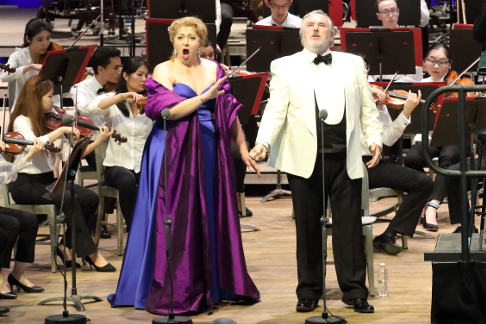 Christine Goerke (Brünnhilde) & Simon O’Neill (Siegmund) with the TMC Orchestra (Hilary Scott).png