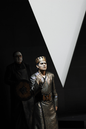 Saimir Pirgu as Idomeneo [Photo by Suzanne Schwiertz courtesy of Opernhaus Zürich]