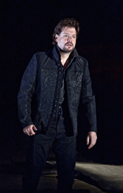 Julian Gavin as Don Carlos [Photo by Clive Barda courtesy of Opera North]
