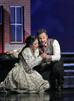 Ailyn Pérez as Marguerite and Bryan Hymel as Faust [Photo by Ken Howard courtesy of Santa Fe Opera]