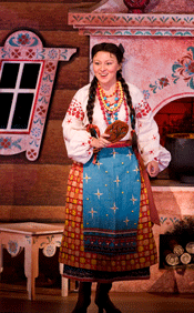 Olga Guryakova as Oxana [Photo by Bill Cooper courtesy of The Royal Opera]