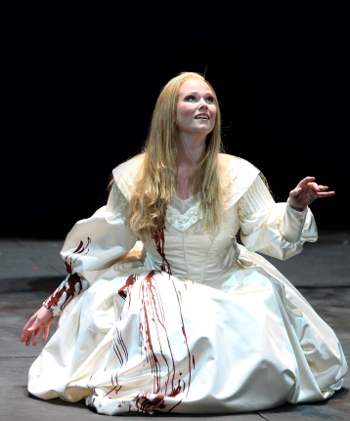 Jessica Pratt as Lucia di Lamermoor [Photo by Marcello Orselli]