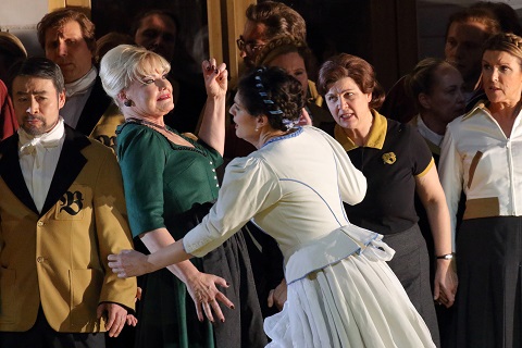 Karita Mattila (Ortrud), Anja Harteros (Elsa von Brabant).jpg