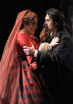 Susanna Phillips as Lucia and Giuseppe Filianoti as Edgardo [Photo by Dan Rest]
