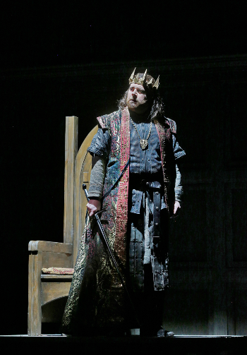 Roland Wood as Macbeth [Photo by Ken Howard]