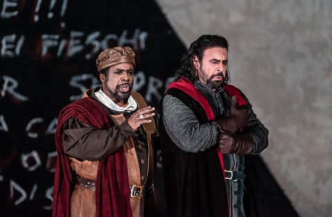 Mark Rucker as Paolo, Carlos ¡lvarez as Boccanegra Clive Barda.jpg