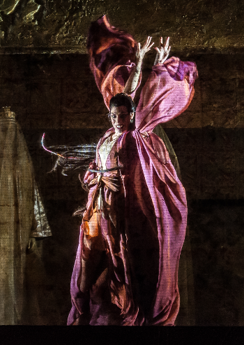 Na'ama Goldman as Salomé [Photo by Clive Barda]