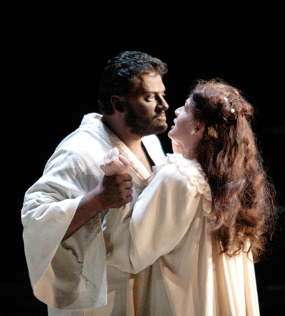 Aleksandrs Antonenko as Otello and Anja Harteros as Desdemona [Photo © ROH/Catherine Ashmore 2012]