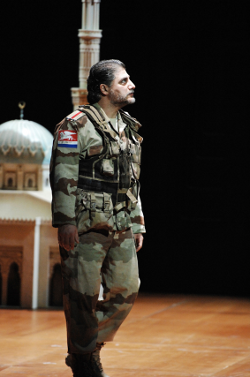 Jose Cura as Otello [Photo by Suzanne Schwiertz courtesy of Opernhaus Zurich]