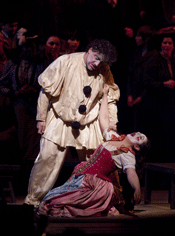 José Cura as Canio and Nuccia Focile as Nedda in Leoncavallo's 