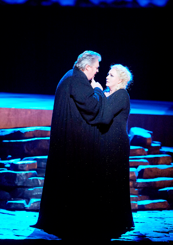 Peter Seiffert as Tristan and Iréne Theorin as Isolde [Photo by Wiener Staatsoper/Michael Poehn]