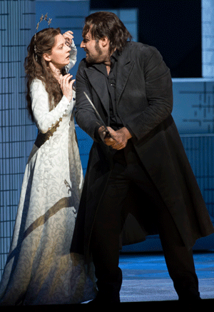 Patrizia Ciofi as Isabelle and Bryan Hymel as Robert [Photo by Bill Cooper courtesy of the Royal Opera House]