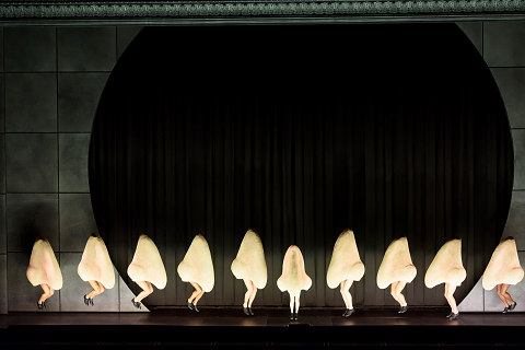 The_Nose_0237 THE NOSE AT ROYAL OPERA HOUSE © ROH. PHOTO BY BILL COOPER.png