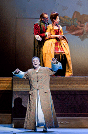 Chad Shelton as the Prince, Katherine Rohrer as Princess Clarisse and Nicolas Testé as Leandro [Photo by Yunus Durukan courtesy of Grand Théâtre de Genève] 