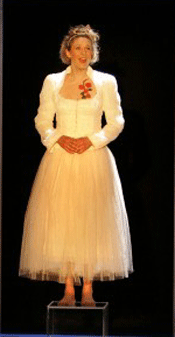 Rachel Nicholls as Elisa [Photo courtesy of English Touring Opera]