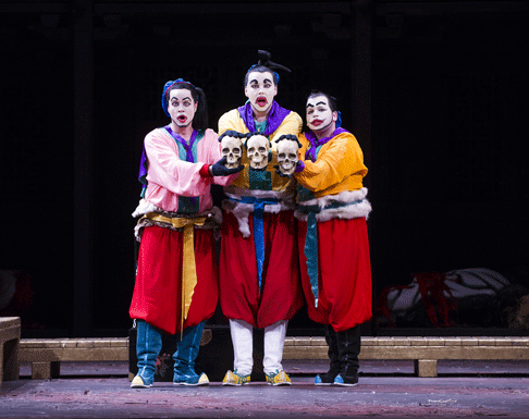 Hansel and Gretel' review: Lyric Opera production lightens the gloom with beautiful music, eye-opening imagery - Chicago Sun-Times