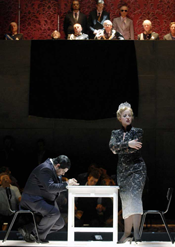 Scene from Turandot [Photo by Deutsche Oper Berlin]