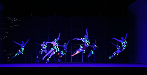 Wayne McGregor dancers Act 2.jpg