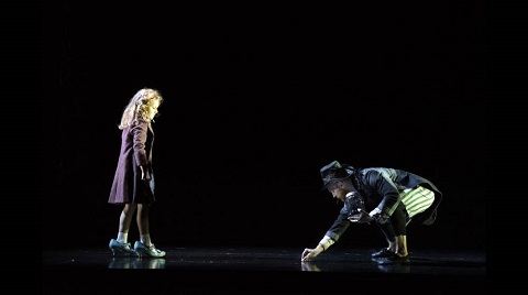 Theatre review: Daniel Newton delivers a penetratingly nuanced performance in Shadow Boxing - The Cape Robyn