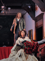 Paul Groves (Hoffmann) and Erin Wall (Giulietta) [Photo by Ken Howard courtesy of Santa Fe Opera]