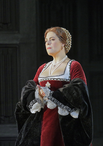 Sondra Radvanovsky in the title role of Donizetti's Anna Bolena. [Photo by Ken Howard/Metropolitan Opera.]