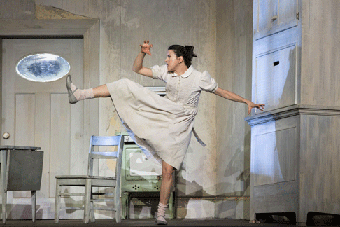 lisette-oropesa-06_verylarge-GRETEL-MET-(c)-Marty-Sohl-1.png